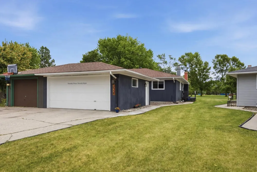 2328 Country Club Parkway Moorhead, MN 56560