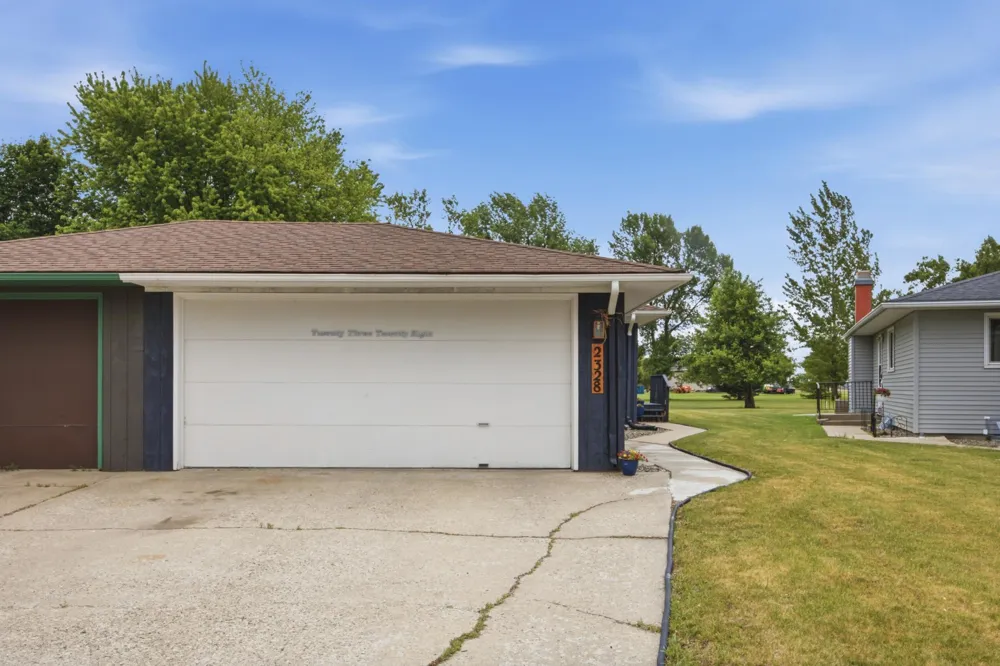 2328 Country Club Parkway Moorhead, MN 56560