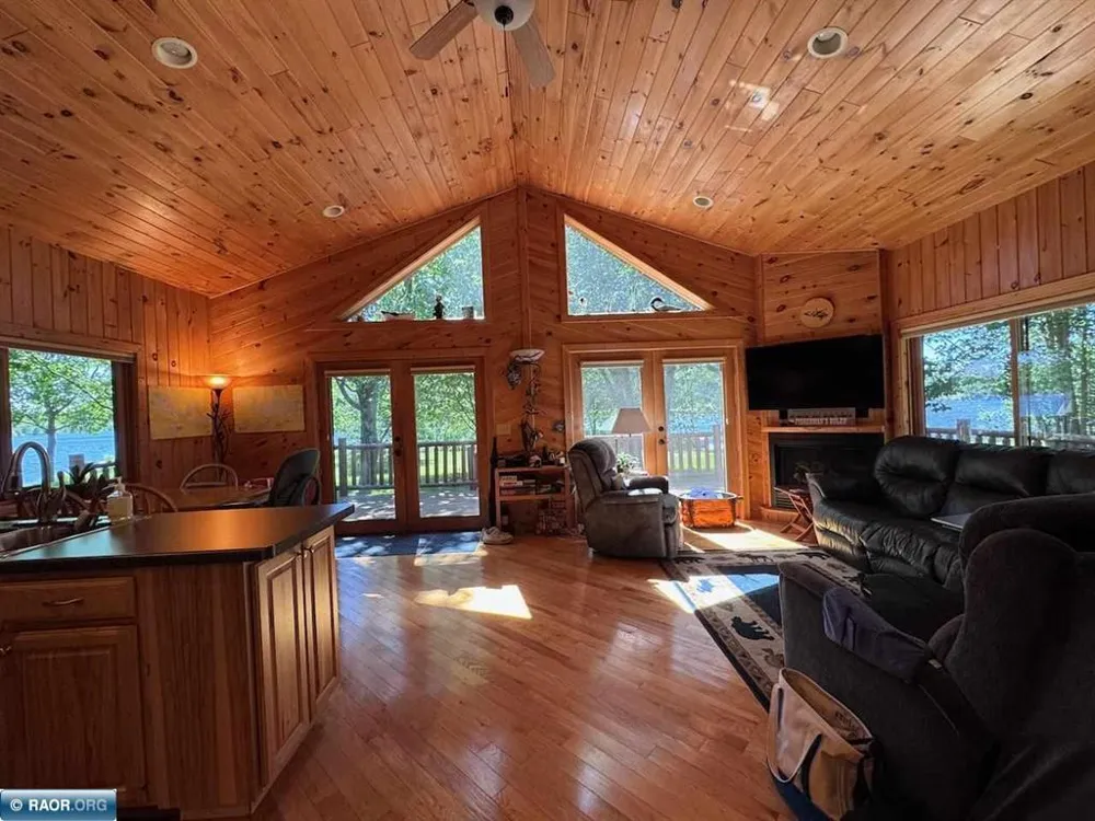 7359 Oak Narrows Shore Cook, MN 55723
