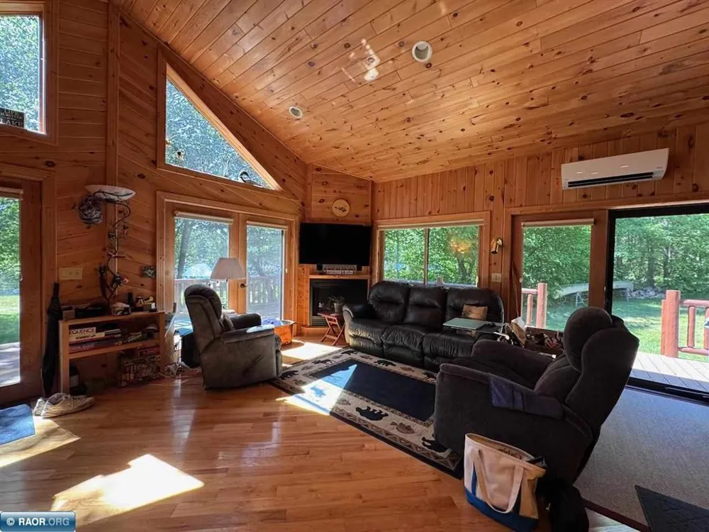 7359 Oak Narrows Shore Cook, MN 55723