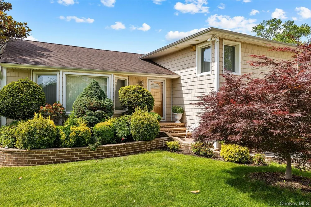 228 Robby Lane Manhasset Hills, NY 11040