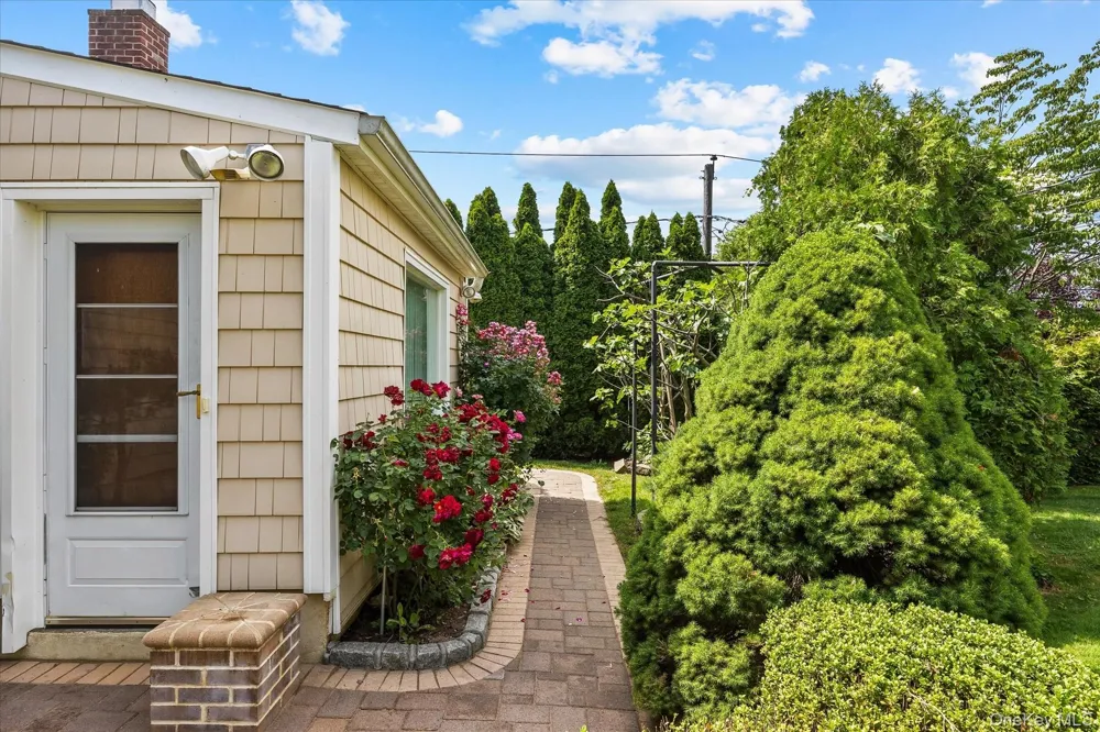 228 Robby Lane Manhasset Hills, NY 11040