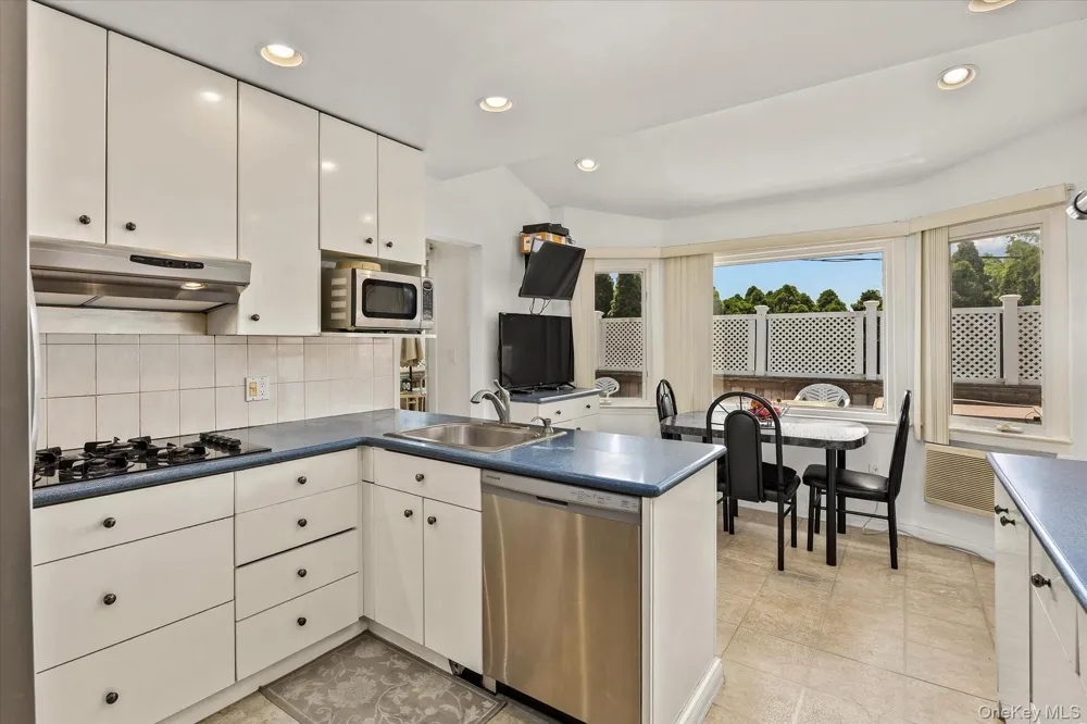 228 Robby Lane Manhasset Hills, NY 11040