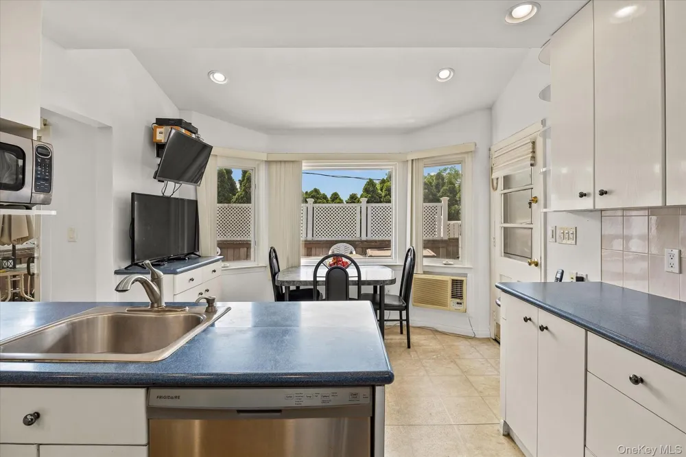 228 Robby Lane Manhasset Hills, NY 11040