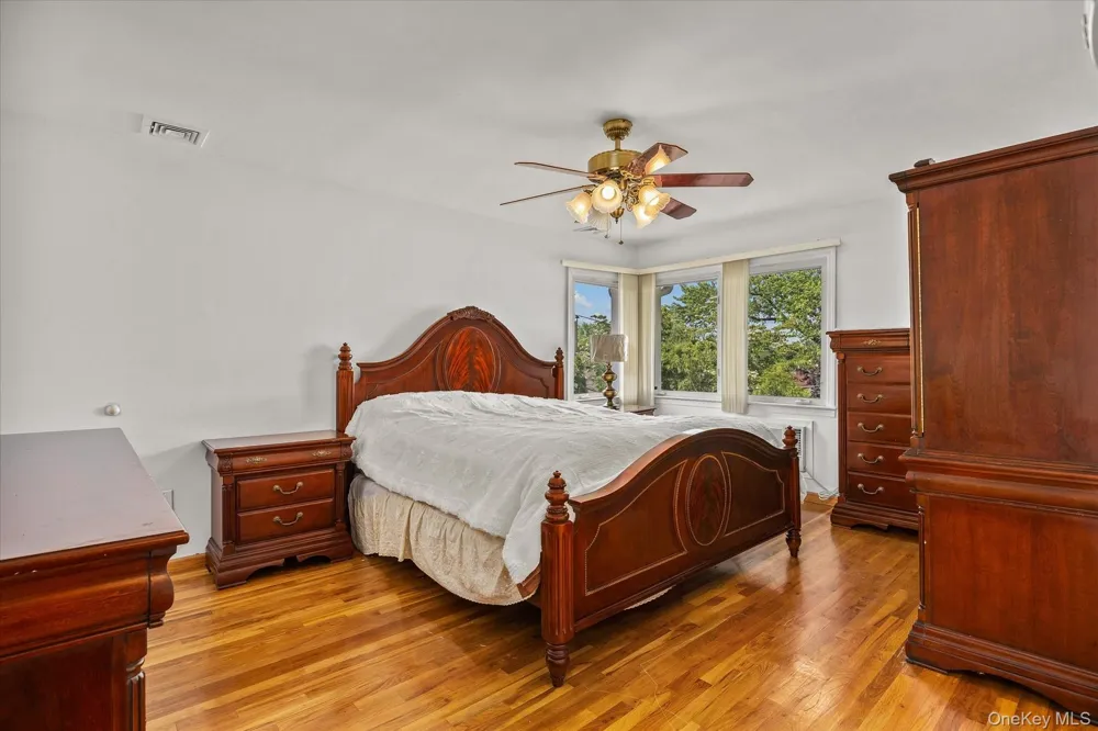 228 Robby Lane Manhasset Hills, NY 11040