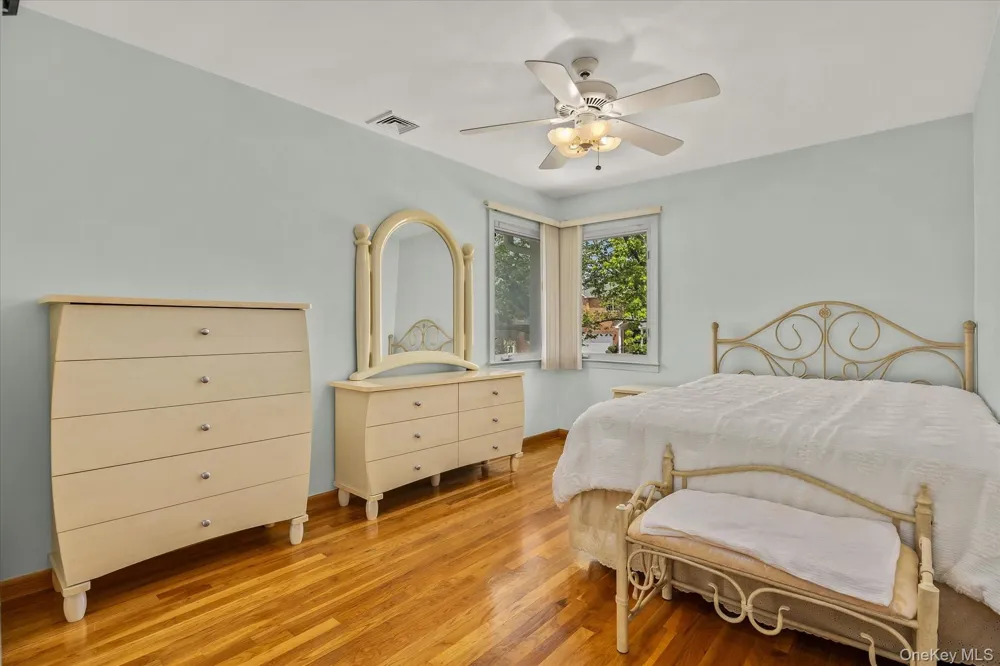228 Robby Lane Manhasset Hills, NY 11040