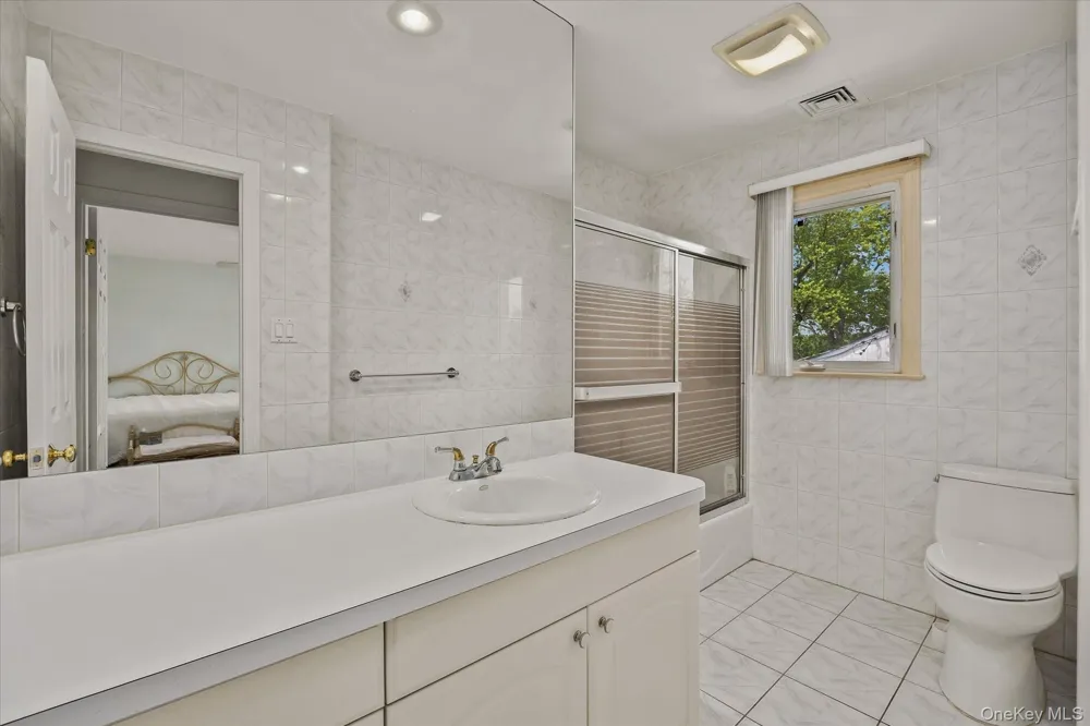 228 Robby Lane Manhasset Hills, NY 11040