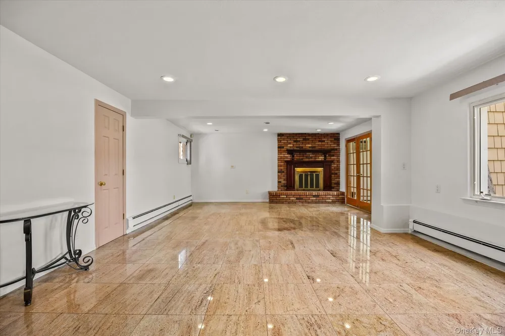 228 Robby Lane Manhasset Hills, NY 11040