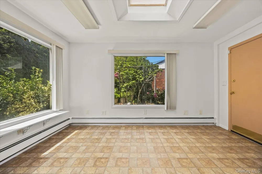 228 Robby Lane Manhasset Hills, NY 11040