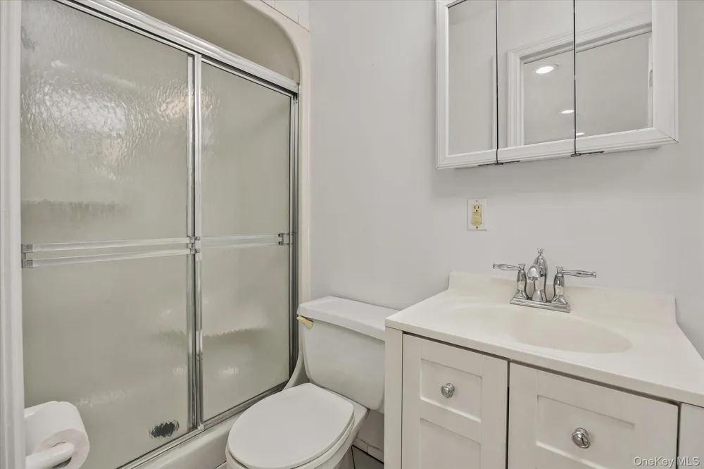228 Robby Lane Manhasset Hills, NY 11040