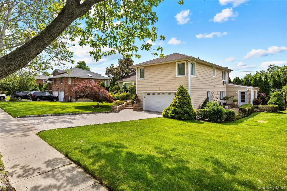 228 Robby Lane Manhasset Hills, NY 11040