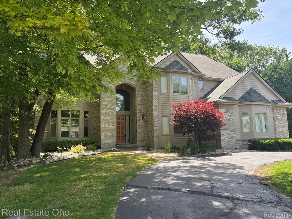 3417 Hidden Oaks Lane West Bloomfield Charter Township, MI 48324