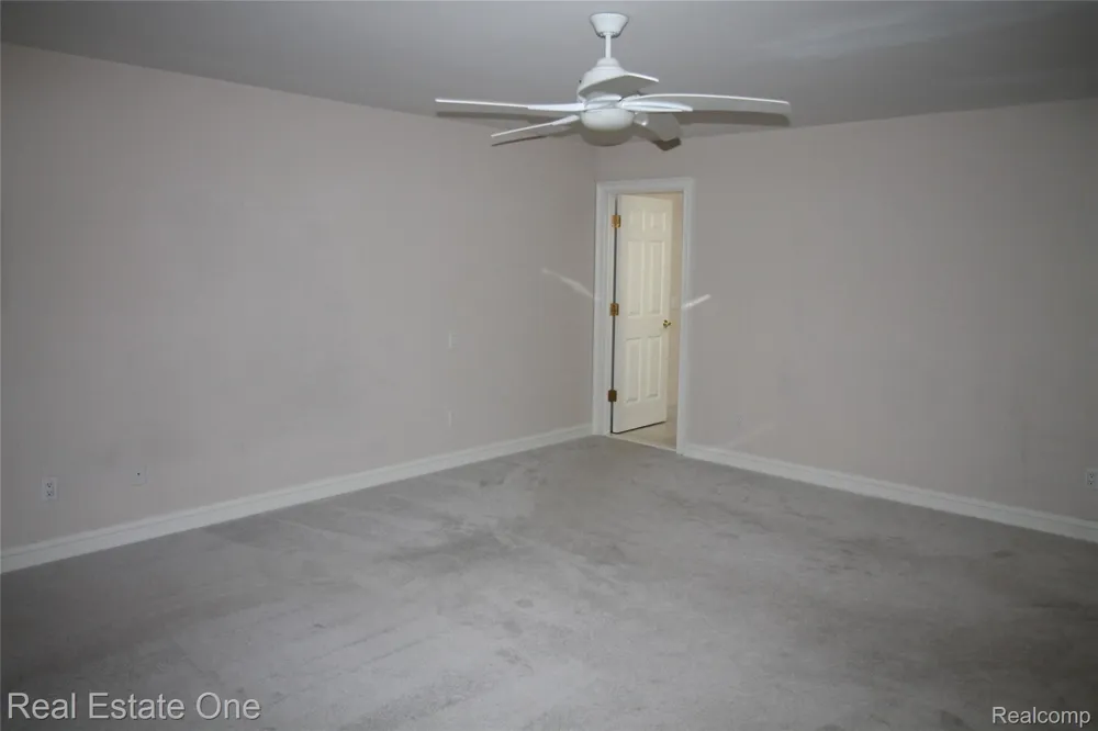 3417 Hidden Oaks Lane West Bloomfield Charter Township, MI 48324