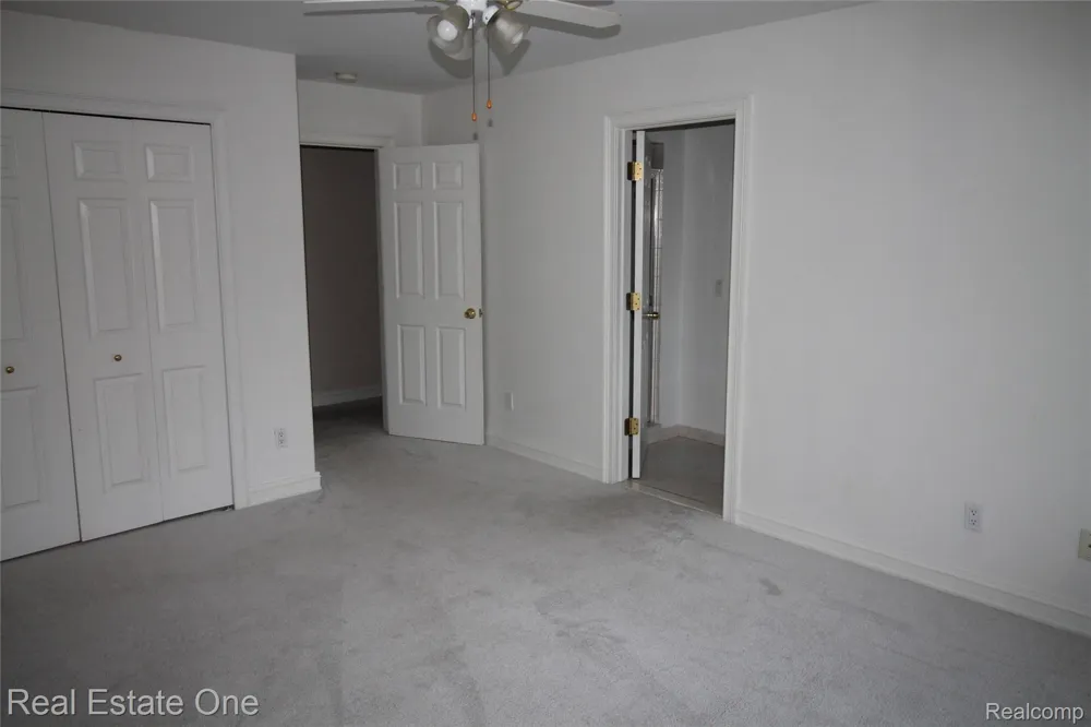 3417 Hidden Oaks Lane West Bloomfield Charter Township, MI 48324