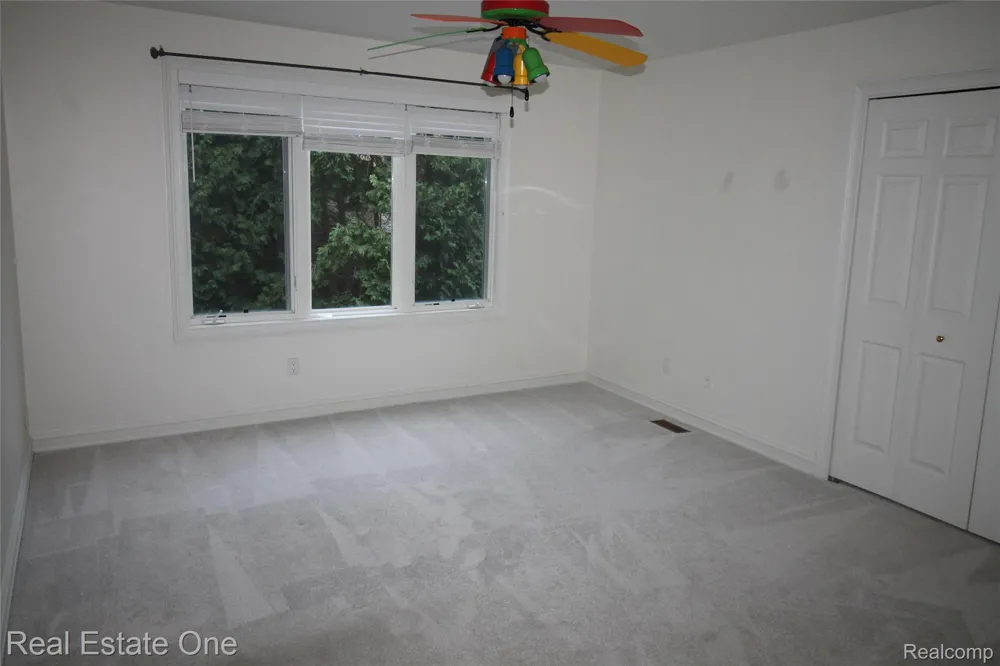 3417 Hidden Oaks Lane West Bloomfield Charter Township, MI 48324
