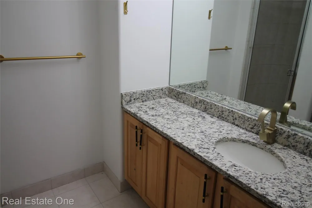 3417 Hidden Oaks Lane West Bloomfield Charter Township, MI 48324