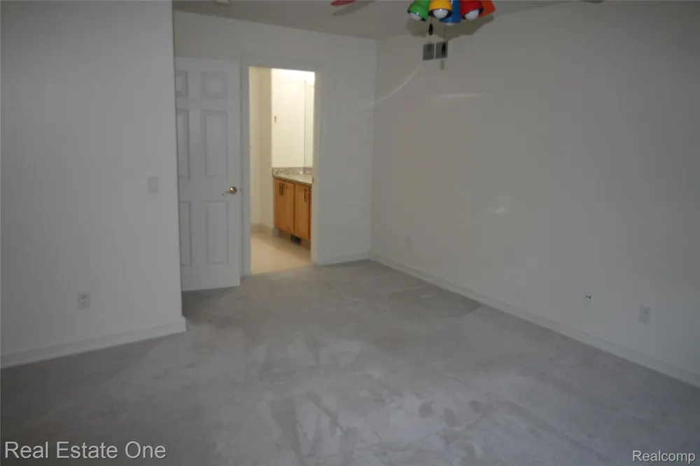 3417 Hidden Oaks Lane West Bloomfield Charter Township, MI 48324