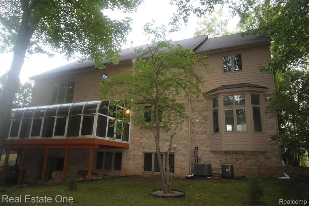 3417 Hidden Oaks Lane West Bloomfield Charter Township, MI 48324