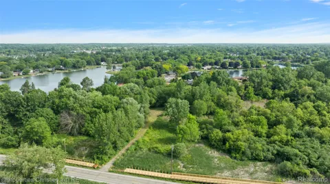 E. Square Lake Road