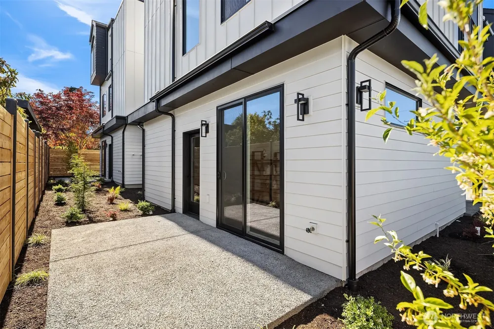 9739 12th Avenue NW Seattle, WA 98117