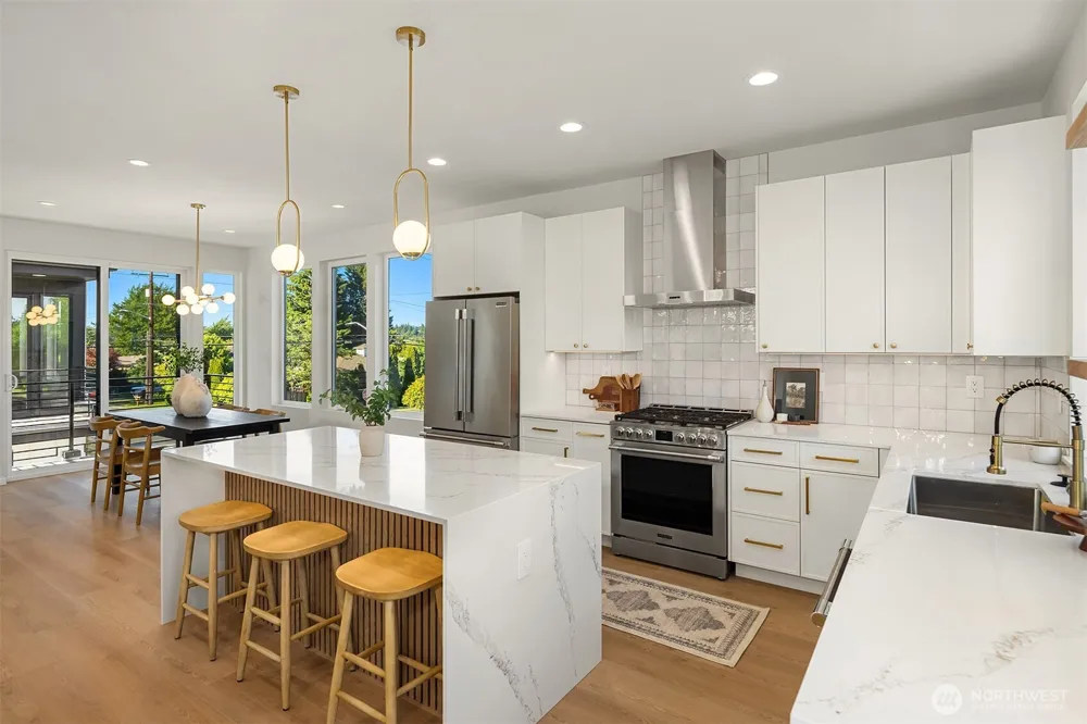 9739 12th Avenue NW Seattle, WA 98117