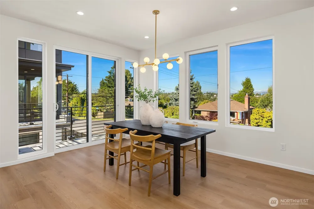 9739 12th Avenue NW Seattle, WA 98117