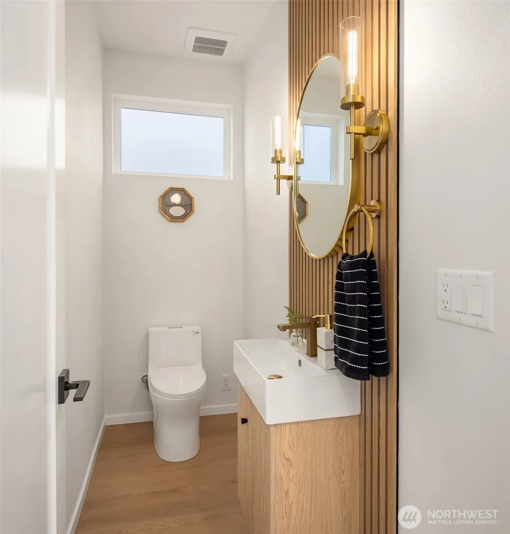 9739 12th Avenue NW Seattle, WA 98117