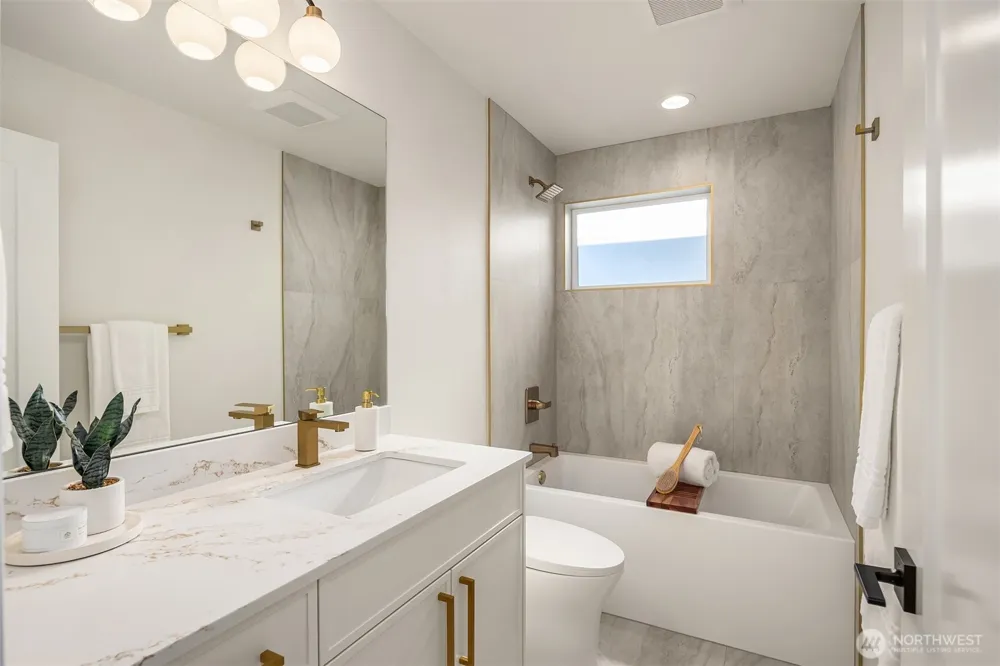 9739 12th Avenue NW Seattle, WA 98117