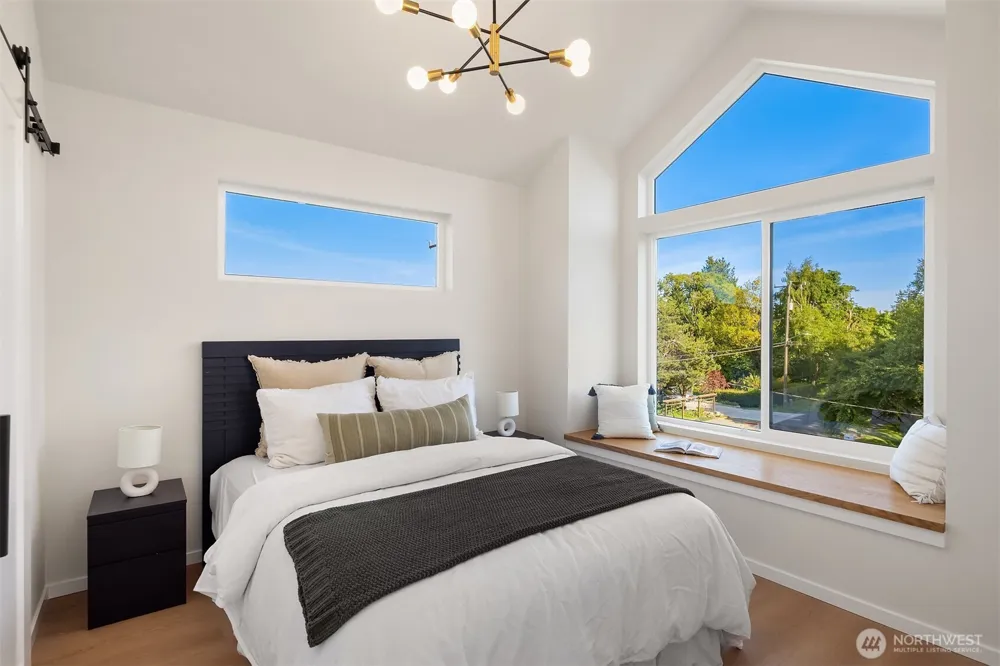 9739 12th Avenue NW Seattle, WA 98117