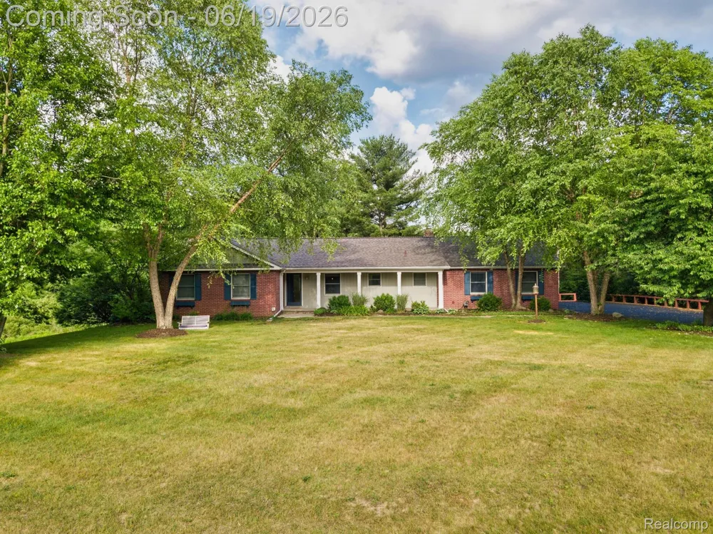 9787 York Woods Drive York Charter Township, MI 48176