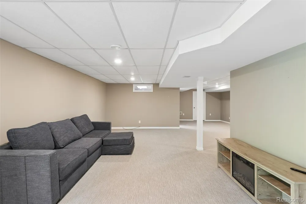 9787 York Woods Drive York Charter Township, MI 48176