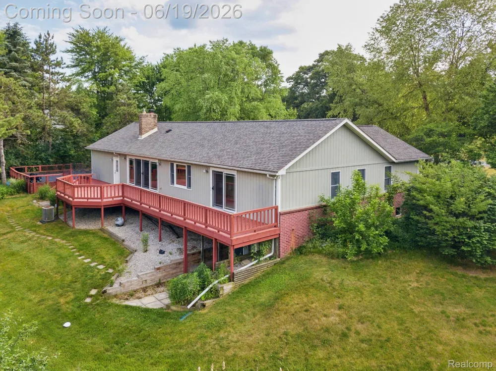 9787 York Woods Drive York Charter Township, MI 48176