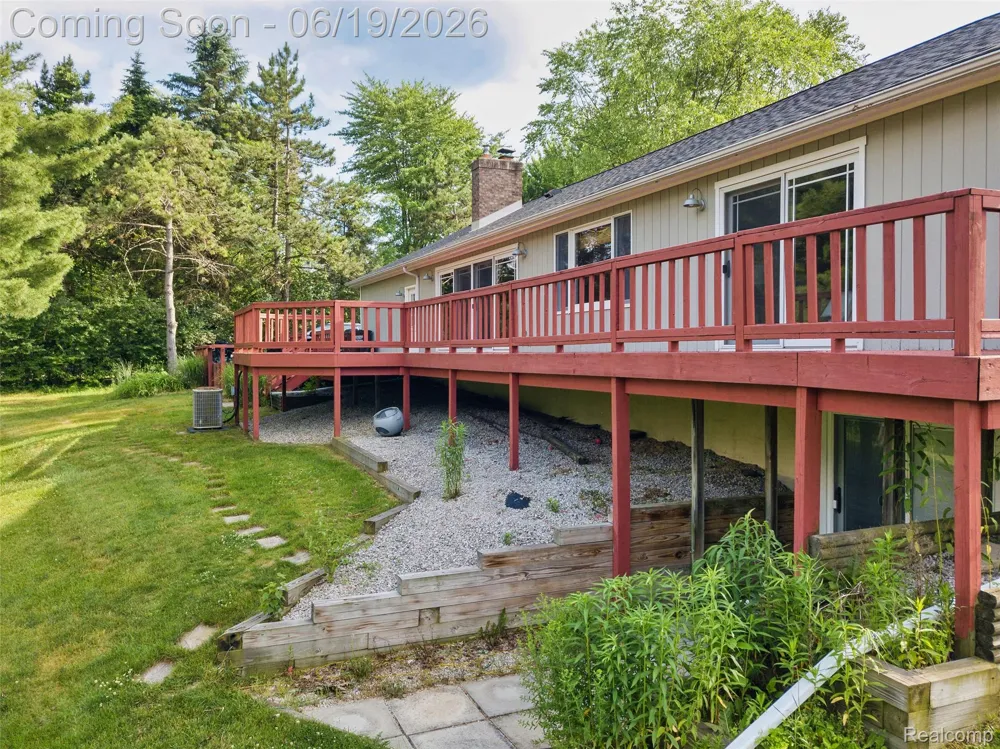 9787 York Woods Drive York Charter Township, MI 48176