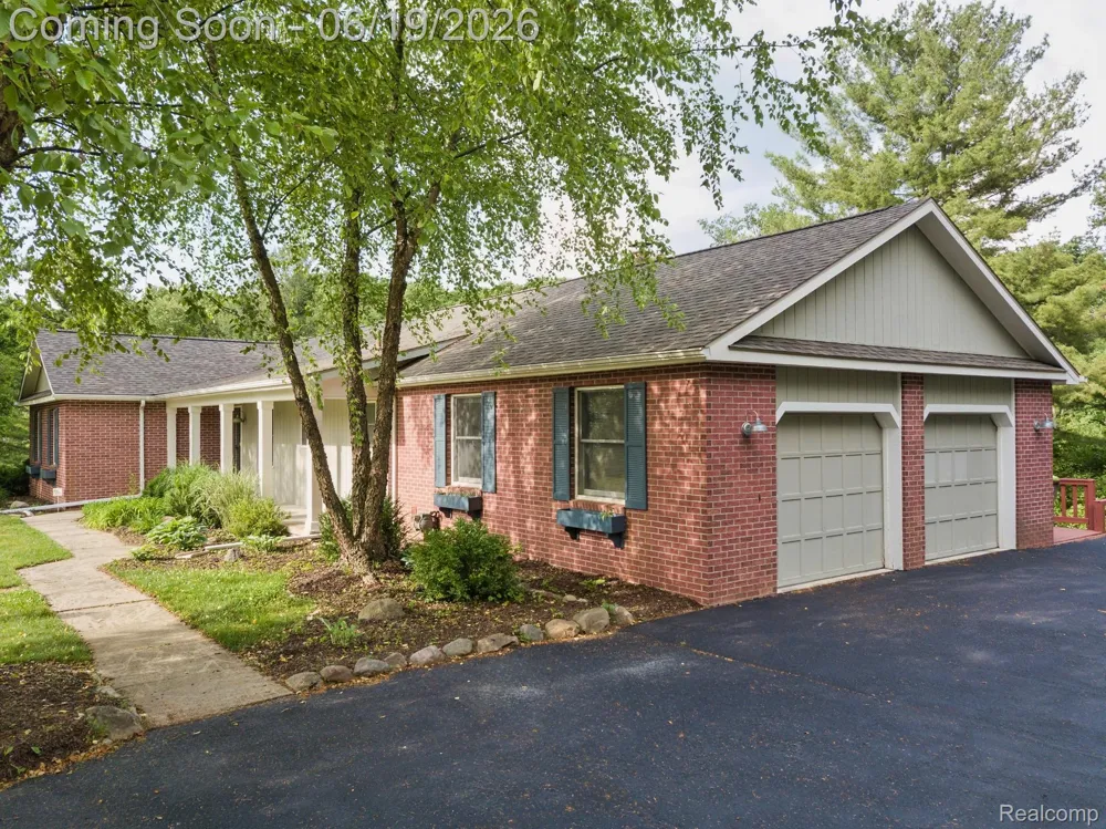 9787 York Woods Drive York Charter Township, MI 48176