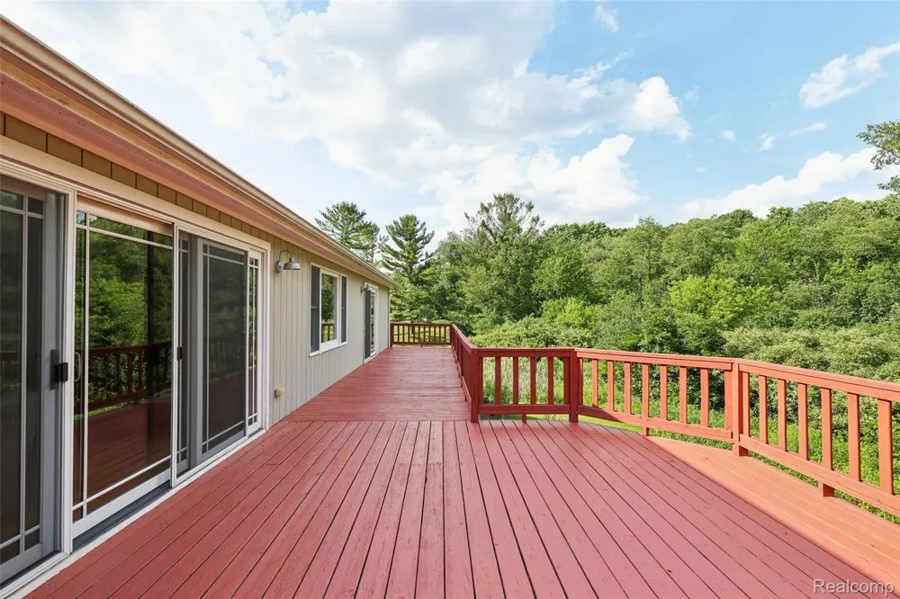 9787 York Woods Drive York Charter Township, MI 48176