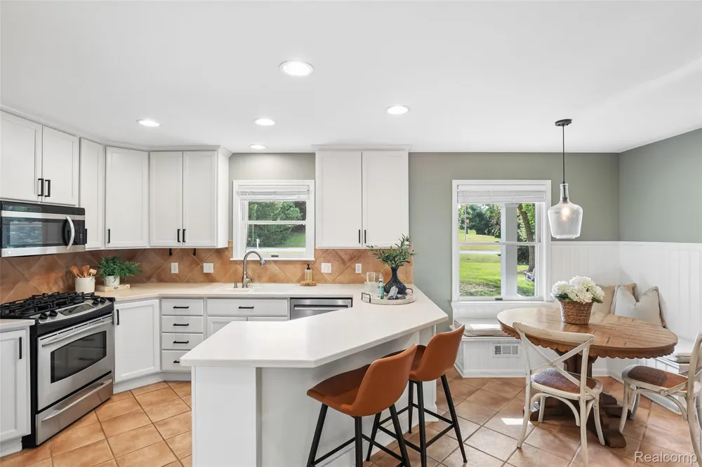 9787 York Woods Drive York Charter Township, MI 48176
