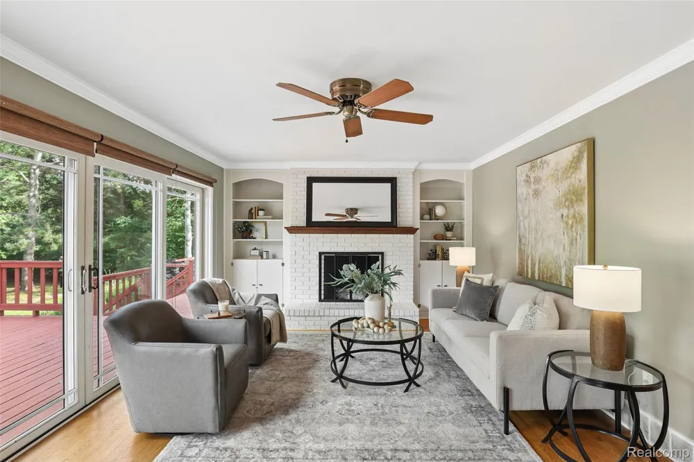 9787 York Woods Drive York Charter Township, MI 48176
