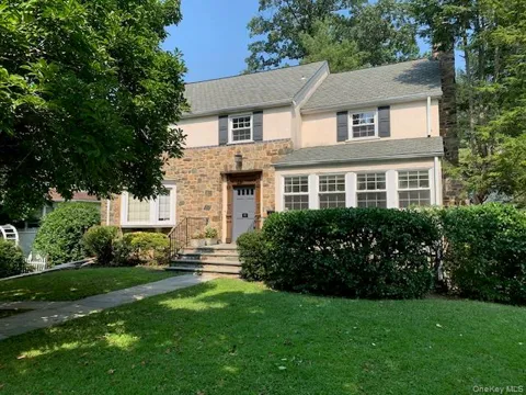 81 Woodlawn Avenue