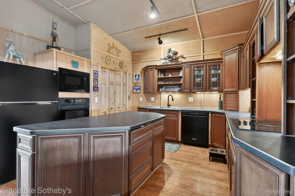 12700 Shaffer Road Springfield Charter Township, MI 48350