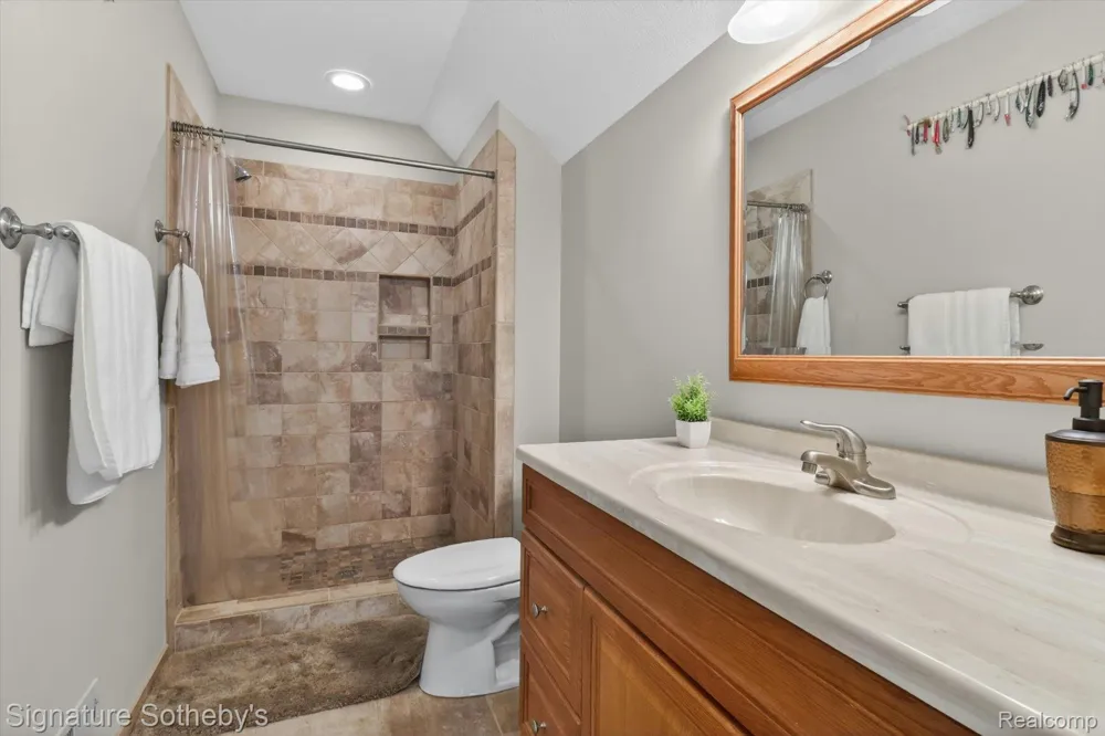 12700 Shaffer Road Springfield Charter Township, MI 48350