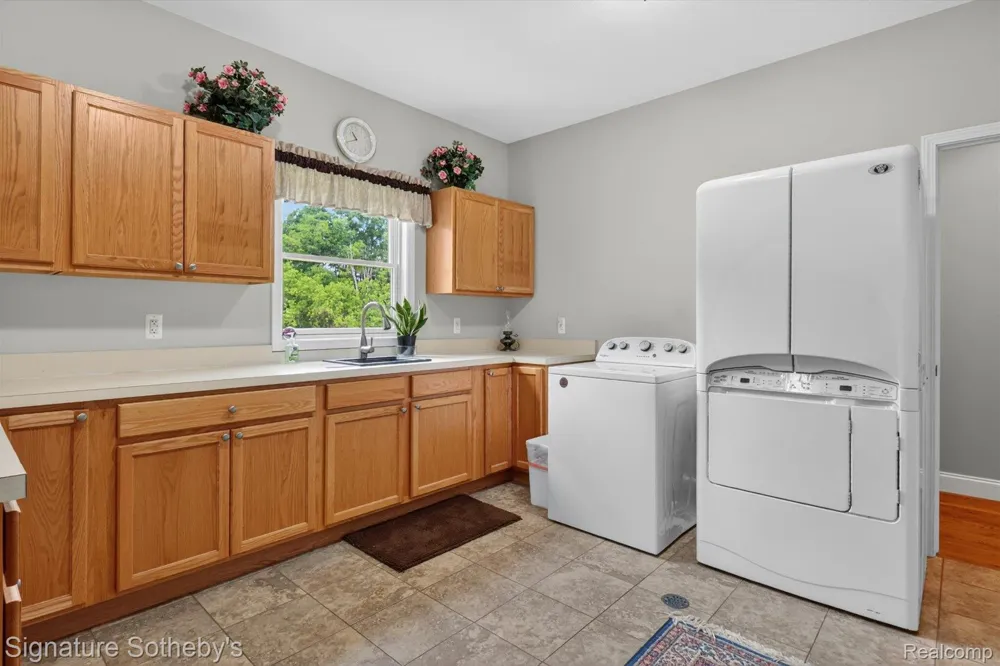 12700 Shaffer Road Springfield Charter Township, MI 48350