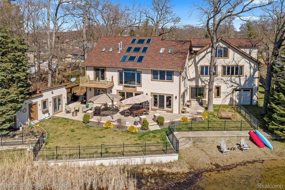 1100 Clearwater Boulevard White Lake Charter Township, MI 48386