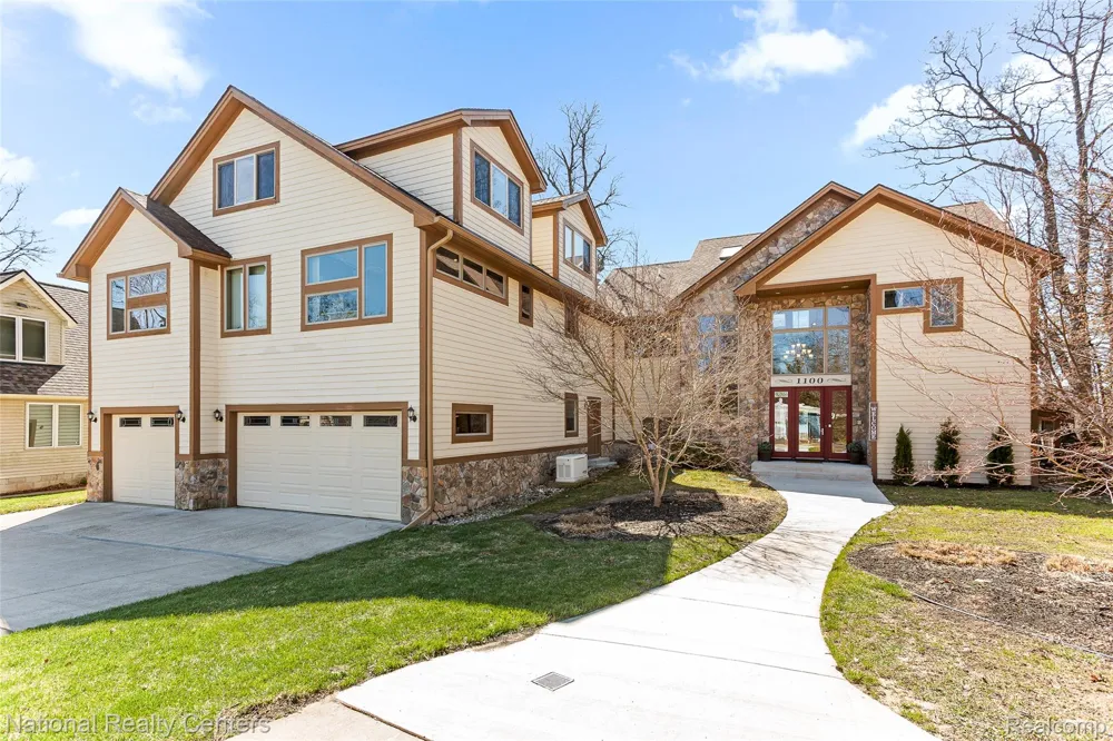 1100 Clearwater Boulevard White Lake Charter Township, MI 48386
