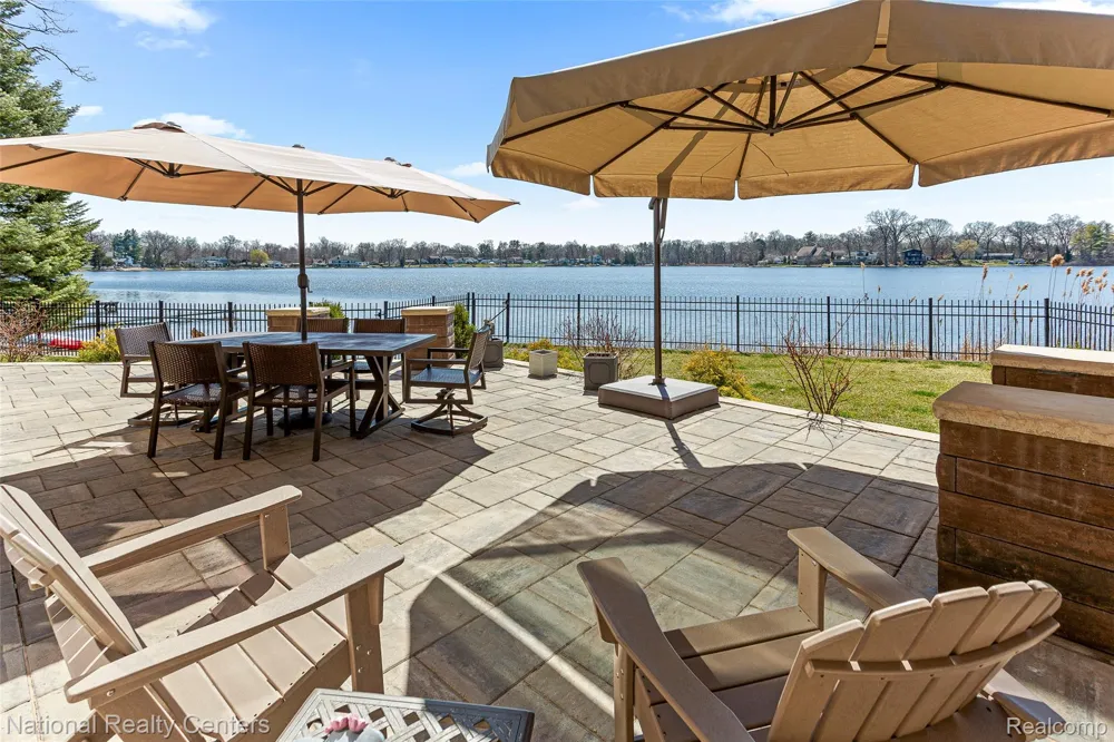 1100 Clearwater Boulevard White Lake Charter Township, MI 48386