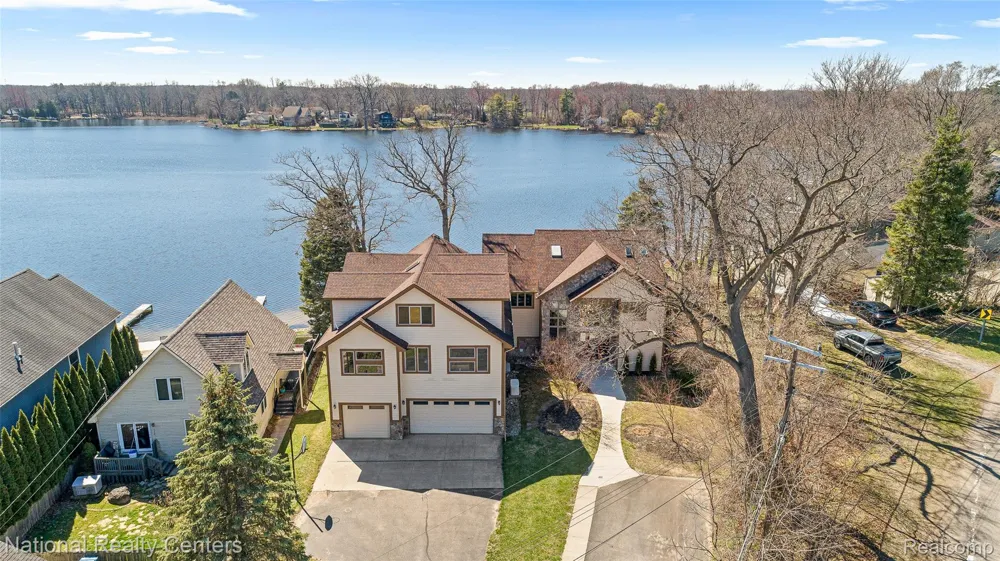 1100 Clearwater Boulevard White Lake Charter Township, MI 48386