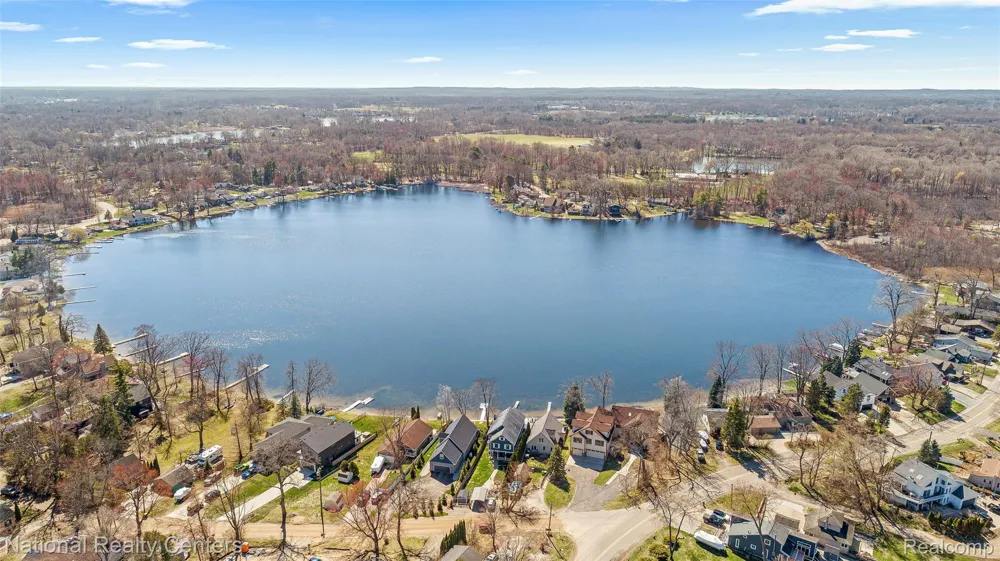 1100 Clearwater Boulevard White Lake Charter Township, MI 48386
