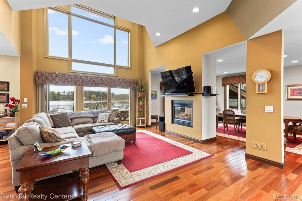 1100 Clearwater Boulevard White Lake Charter Township, MI 48386