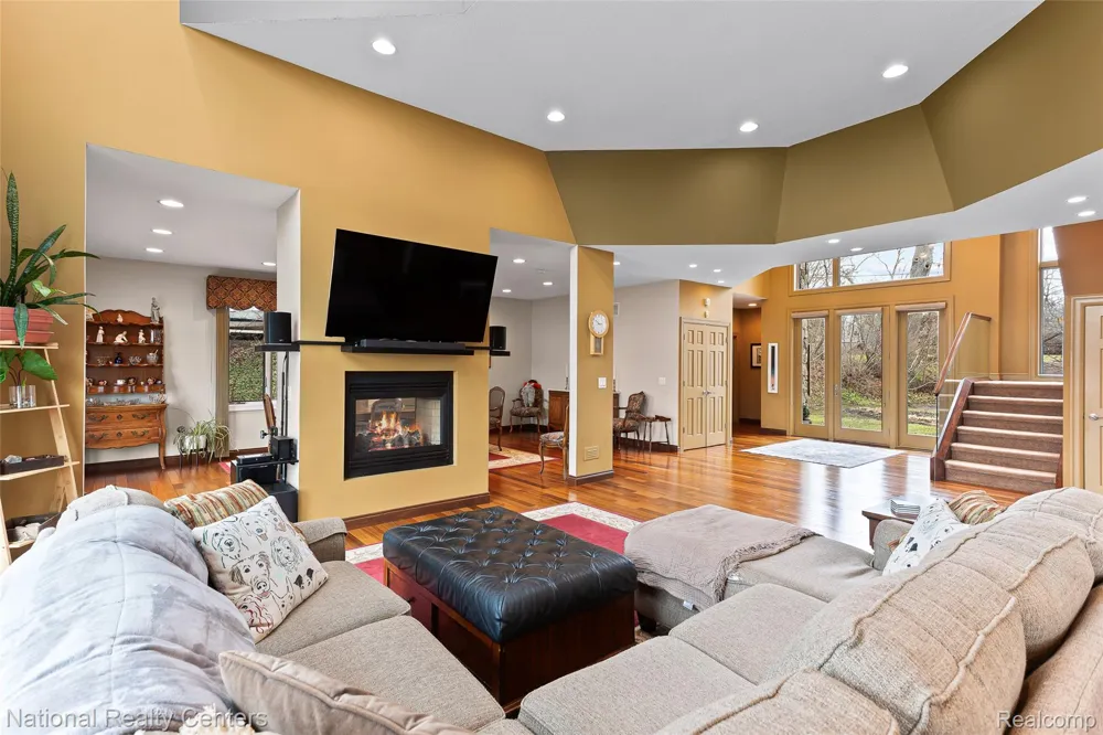 1100 Clearwater Boulevard White Lake Charter Township, MI 48386