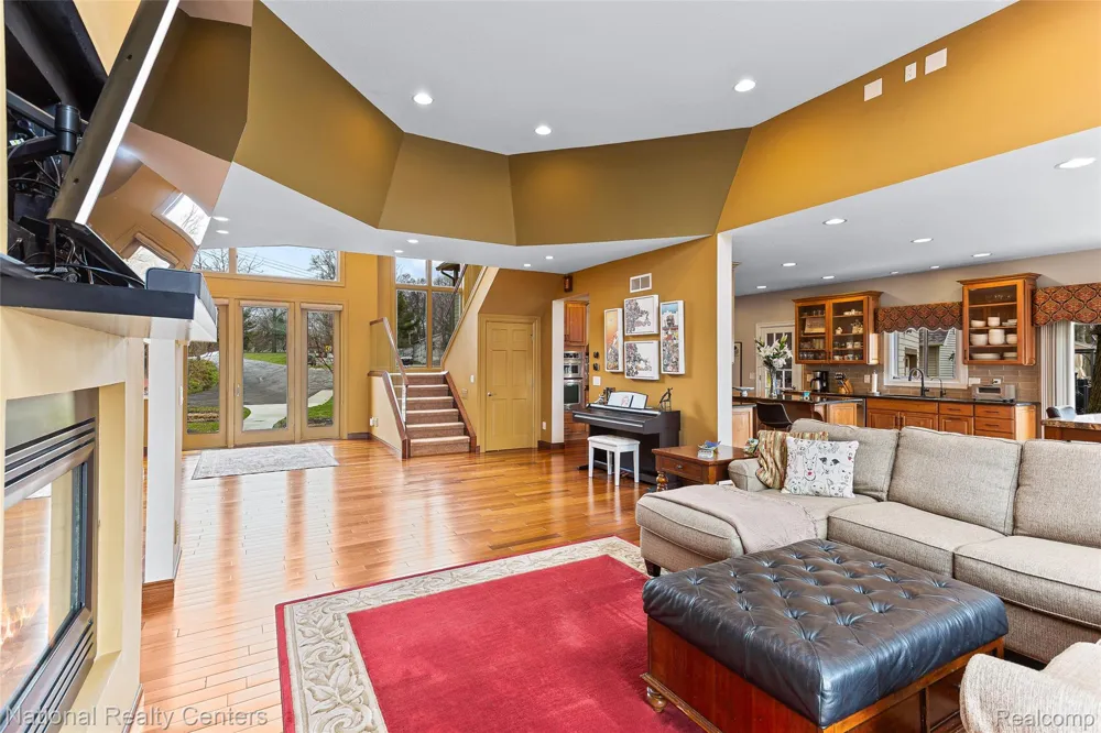 1100 Clearwater Boulevard White Lake Charter Township, MI 48386