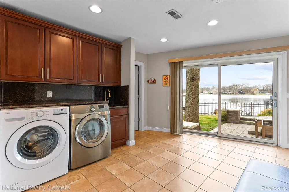 1100 Clearwater Boulevard White Lake Charter Township, MI 48386
